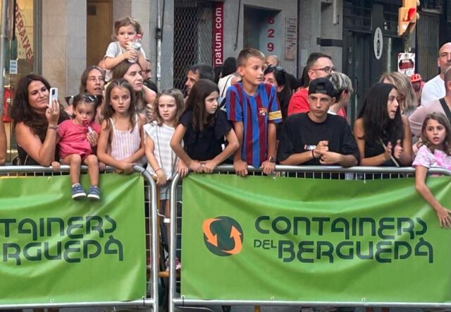 Ens tremolen les cames i ens ressona als oïdes el soroll dels carrers de #Berga, però no podíem deixar passar el dia sense dir-ho ben alt: GRÀCIES, ORGANITZACIÓ! 🙌🔥 @portalattack 🚲🚲🚲🔥🔥Un any més (i ja en van 8!), heu demostrat que la Portal Attack no és només una cursa de bicis clàssiques; és el autèntic Cap d’Any Ciclista, una bogeria urbana nocturna i una festa .
Gràcies per cuidar cada detall, per fer que el nucli antic cremés d’adrenalina i per portar els esdeveniments esportius a l’aire lliure a un altre nivell. Darrere de cada pedalada, de cada tanca, de la retransmissió i de l’ambientàs a Santa Magdalena, hi ha mesos de feina invisible de voluntaris i d’un equip organitzatiu de 10 🔝 👏👏👏. Sou el motor que fa bategar Berga a cop de pedal antic! 🖤💛Ens veiem a la propera edició per seguir cremant els carrers! 💥